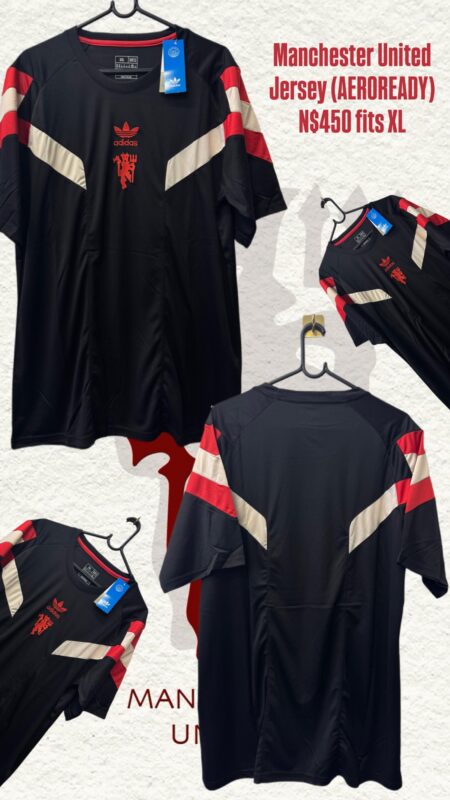 Manchester United Jersey (AEROREADY) N$450 fits XL